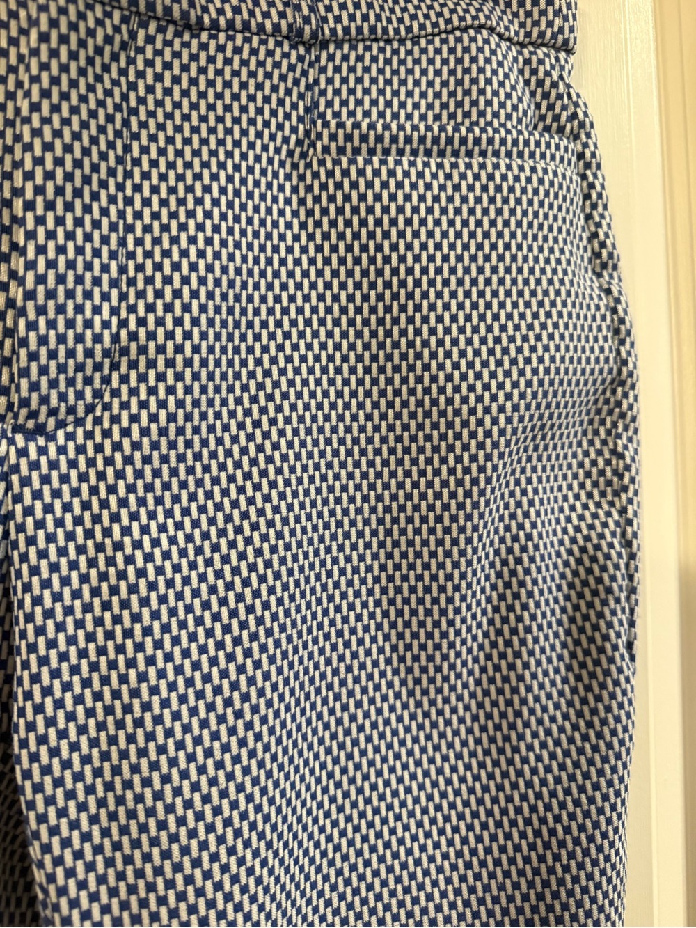 Banana Republic Sloan Curvy Fit Blue geo print pristine